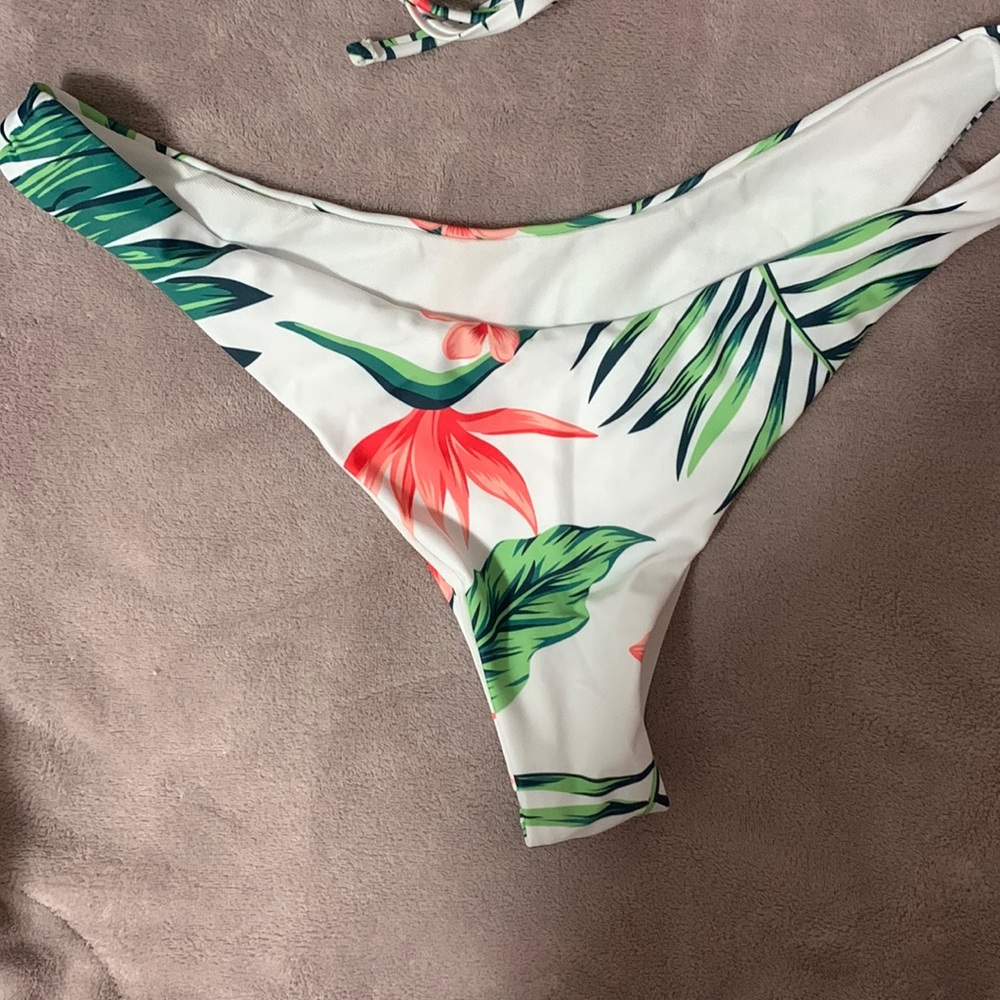 cute Hawaiian thong bikini